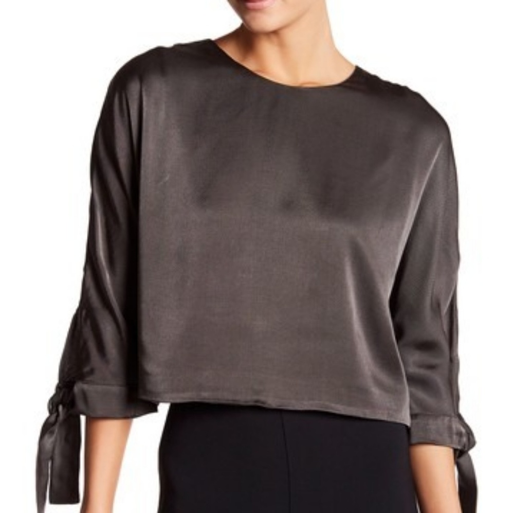 《 DO + BE 》 Satin Crop Blouse